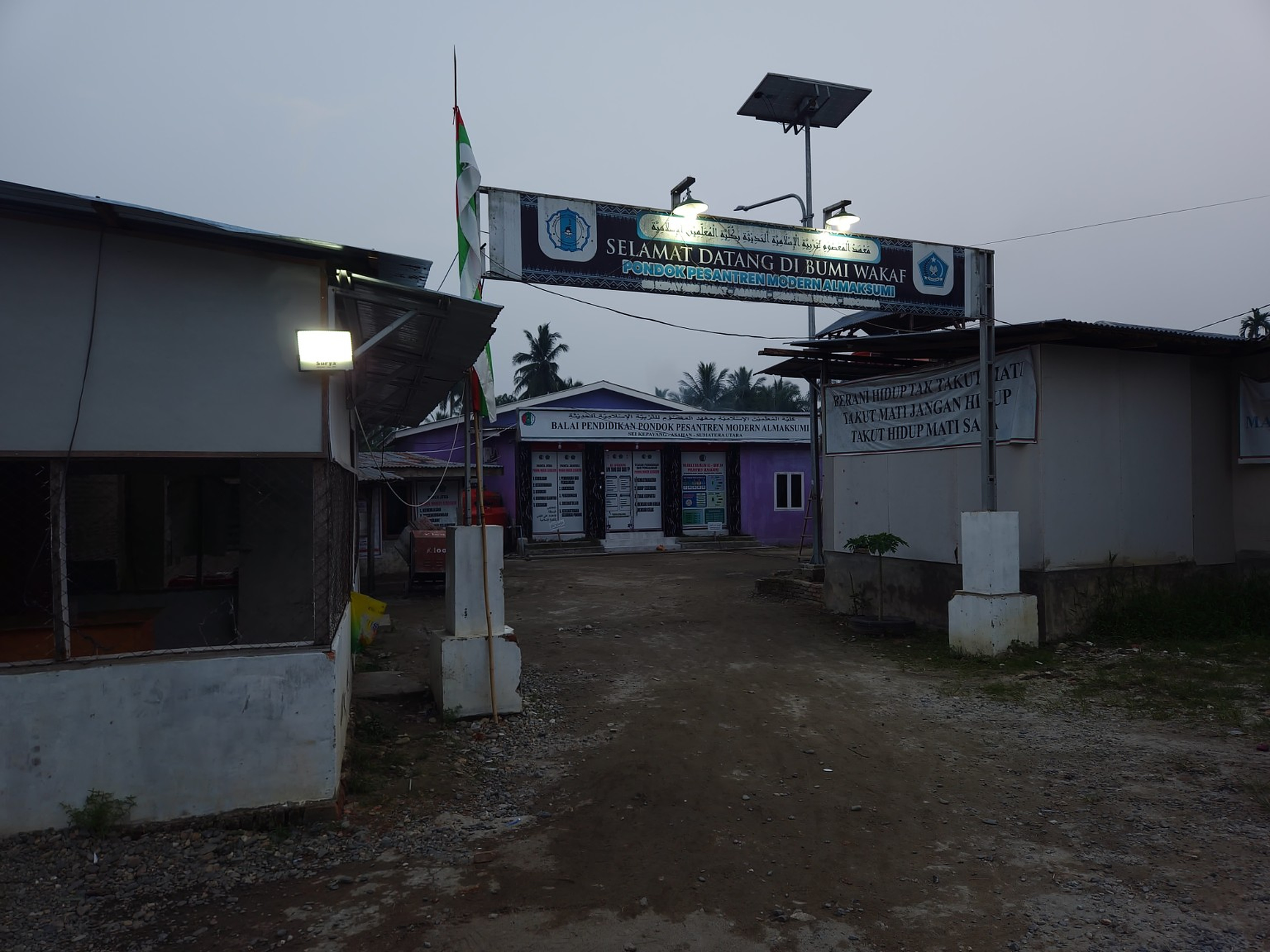 Pondok Pesantren Modern Al-Maksumi
